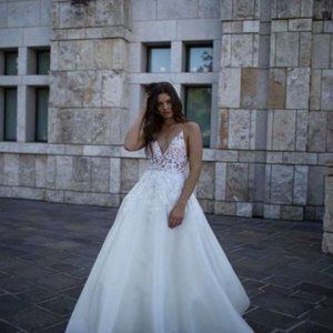 Erin Cole Demi Wedding Gown Ballgown Organza Size 10